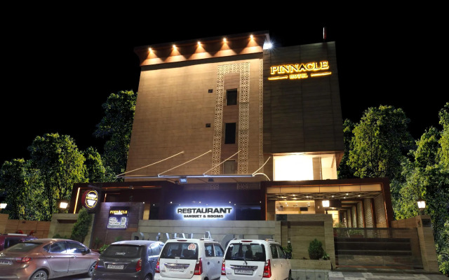 Pinnacle by Click Hotels, Lucknow