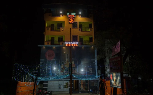 Hotel Moonlight by OYO Rooms