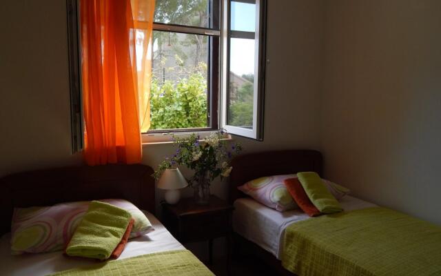 Deni - 70m From Beach - A1