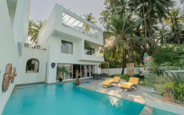 Legacy by Hireavilla -5br w Private Pool in Siolim