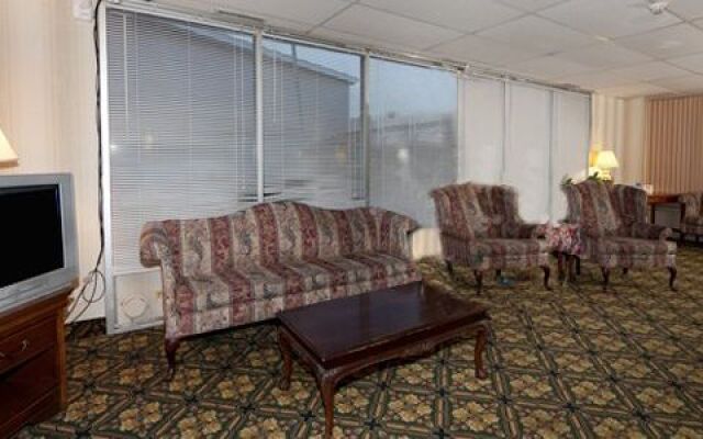Howard Johnson Inn - Commack