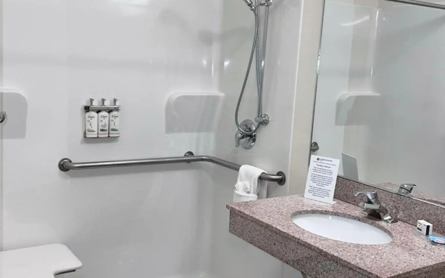 Candlewood Suites Olathe by IHG