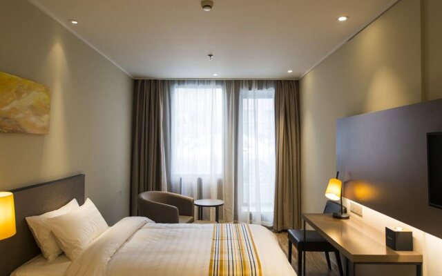 Home Inns Plus Shanghai Xujiahui Branch
