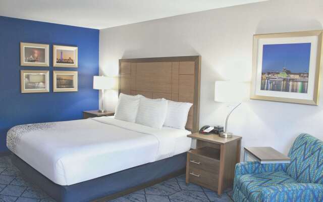 La Quinta Inn & Suites by Wyndham NE Long Beach/Cypress