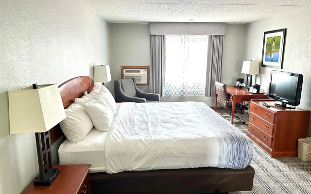 AmericInn & Suites By Wyndham Baraboo Event Center