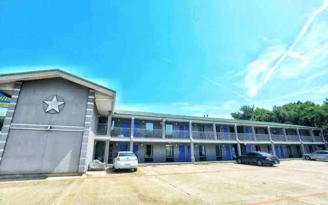 Scottish Inns & Suites Shenandoah Woodlands Mall