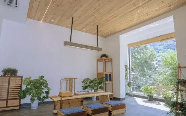 Zhiyou Yijian Guesthouse