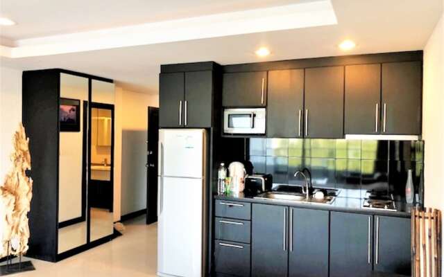 Platinum Suites Studio Condo Jomtien