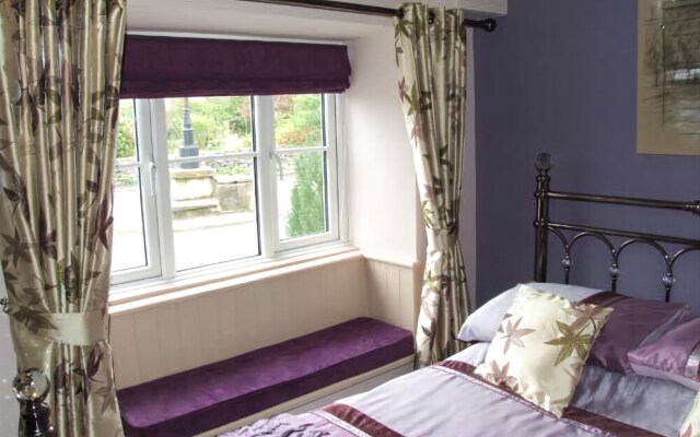 Host Stay Foxglove Cottage