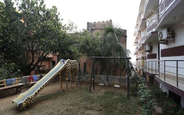 OYO 28314 Hotel Larica