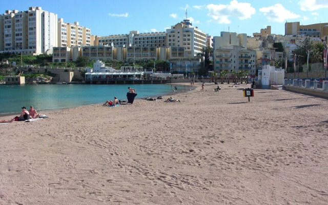 Apartment With Pool Near Beach In St Julians