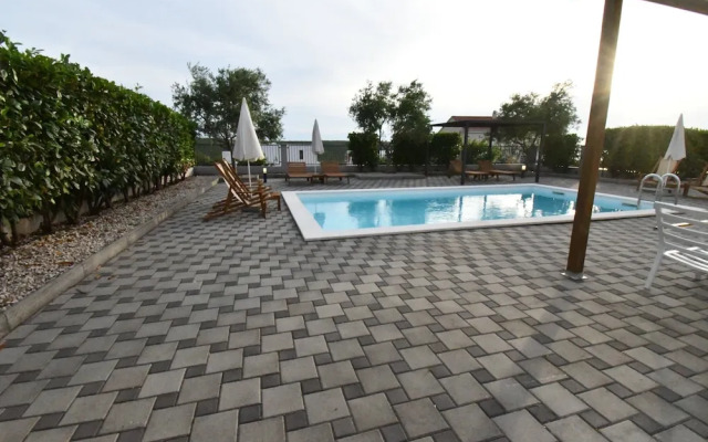 Luxury Escape With Swimming Pool & Modern Design