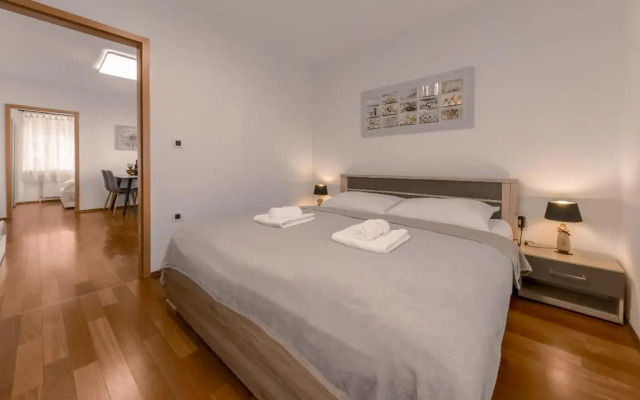Four Seasons Apartment - FREE PARKING