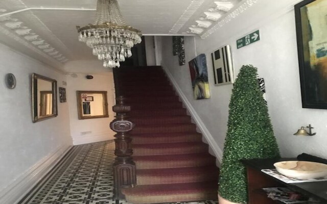 Oyo Maggie Jones Guest House