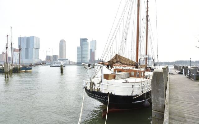Lovely Boat in Rotterdam With Private Terrace