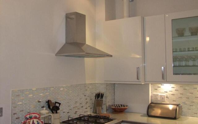 331 Attractive 2 bedroom apartment in Edinburgh's New Town