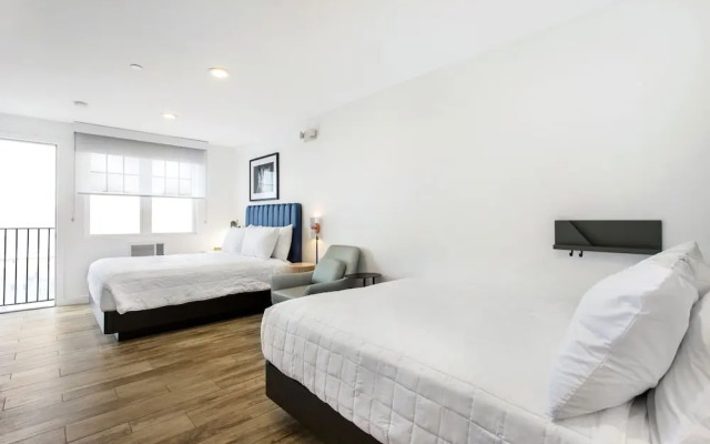 Grove Hotel