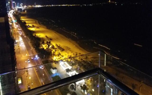 Yarra Ocean Suites Danang