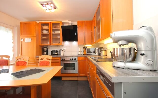 PRIVATE HOUSE MATTHÄIKIRCHSTRAßE