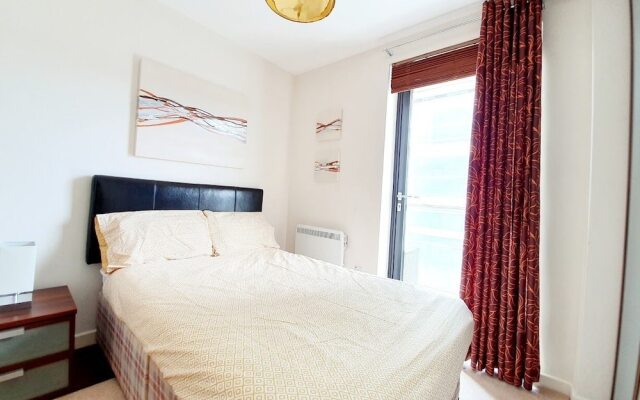 Airy 2 Bed 2 Bathroom With Balcony