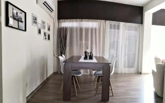 The Bridge-House Apartment