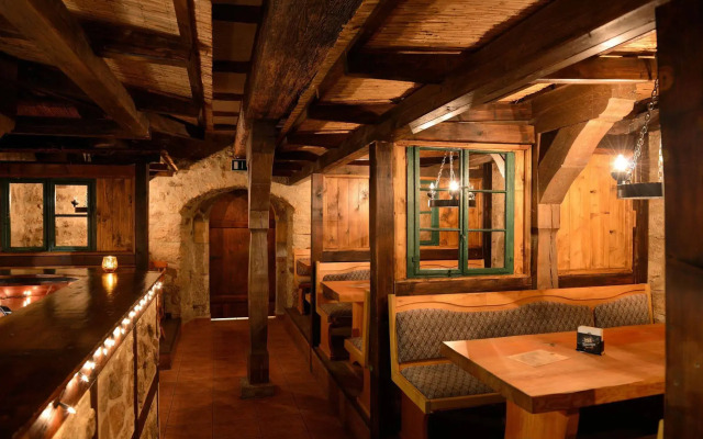 Burg Edelhof Hotel-Restaurant