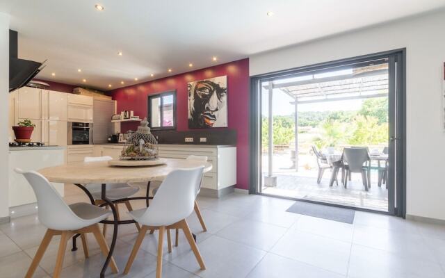 Serene Villa in Saint-Victor-la-Coste with Private Pool