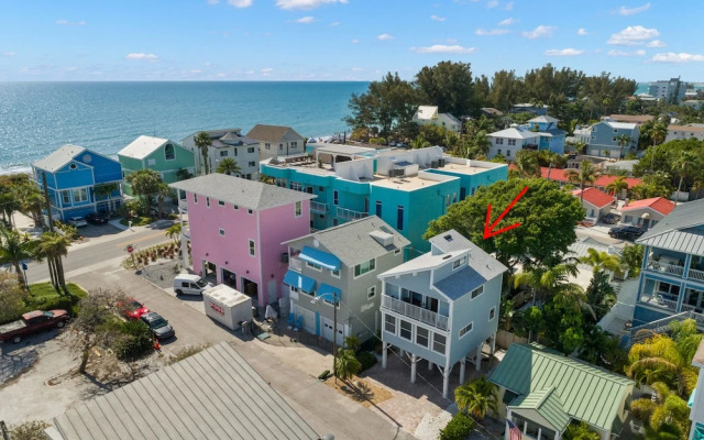 Sunset Beach House by Vtrips