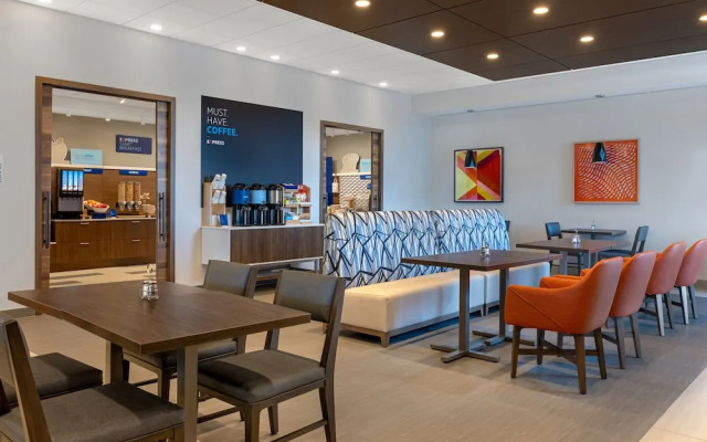 Holiday Inn Express & Suites St.Thomas by IHG
