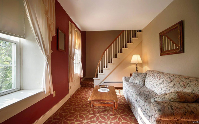 Ludlow Colonial Motel