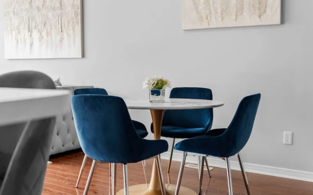 Contemporary 3BR Townhouse in Ajax Cozy Central