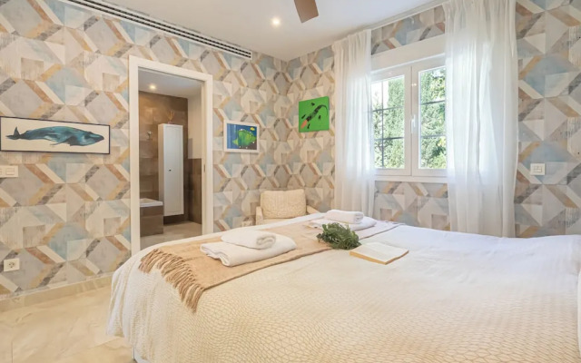 Luxury Family Escape Golf & Pool Retreat