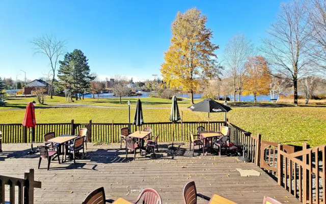 Ramada by Wyndham Arnprior