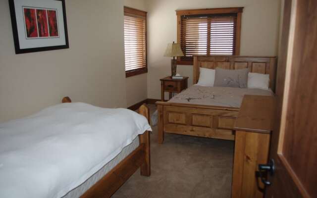 Timber Stone Lodge by RMA