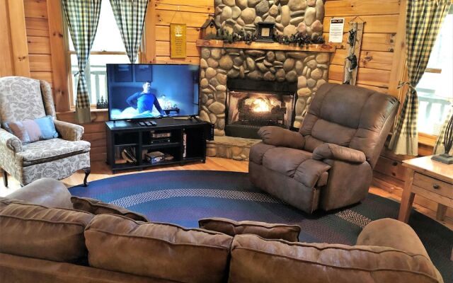 Bear Pleasures 2 Bedrooms 2 Bathrooms Cabin