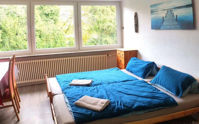 Uni, FH, Gesundheits Campus nähe, Zimmer mit Garten & Terrasse