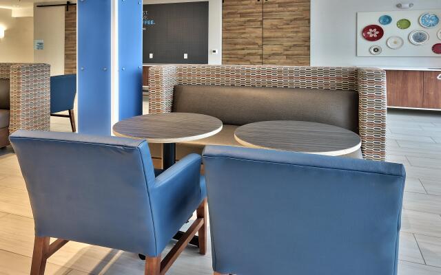 Holiday Inn Express & Suites Albuquerque East by IHG
