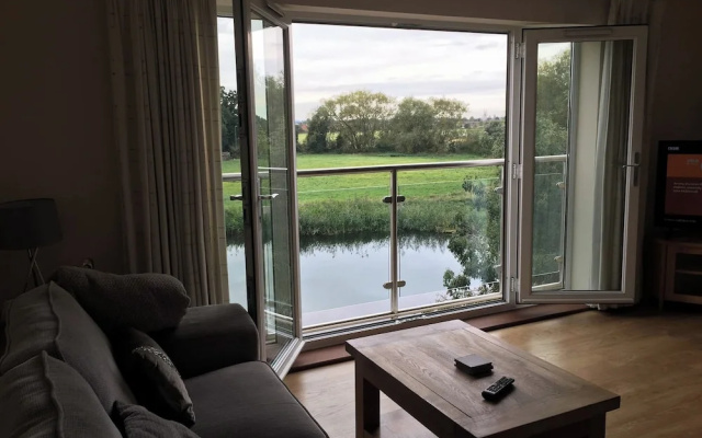 Riverside Penthouse 2BR & 2 Bath 2 Parking View Near St Neots