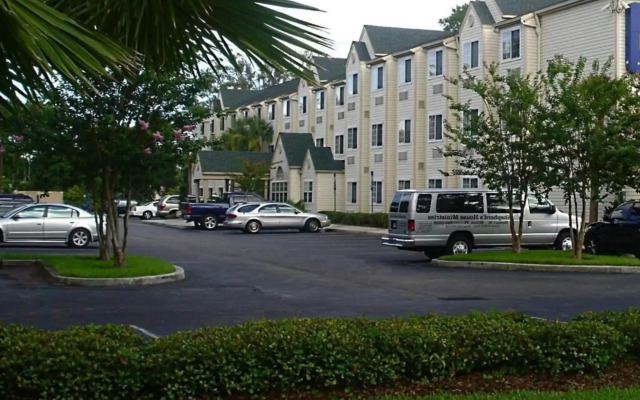 Hometown Inn & Suites Jacksonville - Butler Blvd./Southpoint