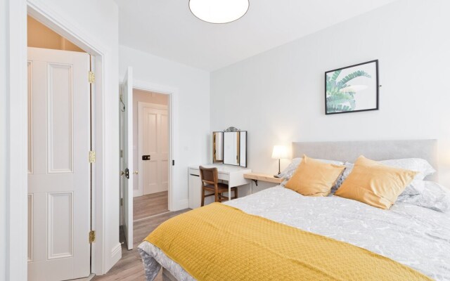 Sweet Inn - Gorgeous Howth I