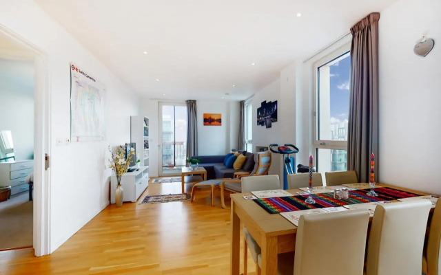 Lovely 2 bedroom flat with balcony in Stratford