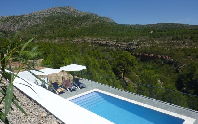 Modern Villa With Private Pool and Stunning Views of Nature