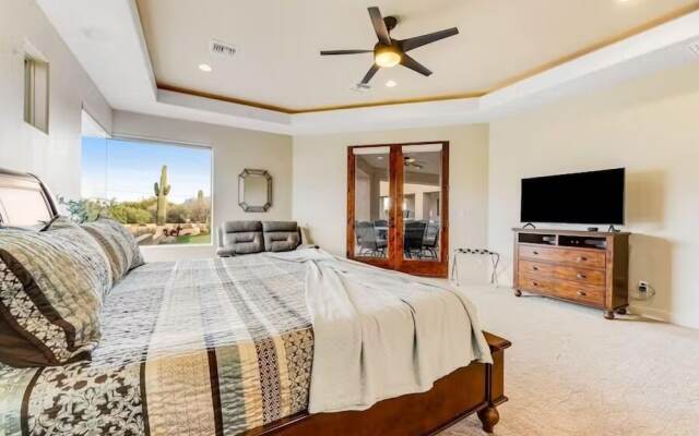East Mesa Desert and Mountain Views: 5br, Pool
