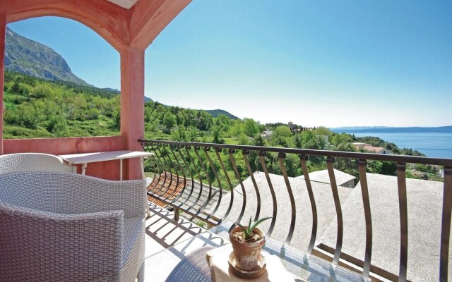 Beautiful Home in Tucepi With Jacuzzi, Wifi and 2 Bedrooms