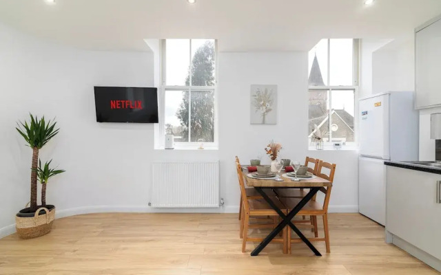 Deluxe 1 Bed Apartment, London