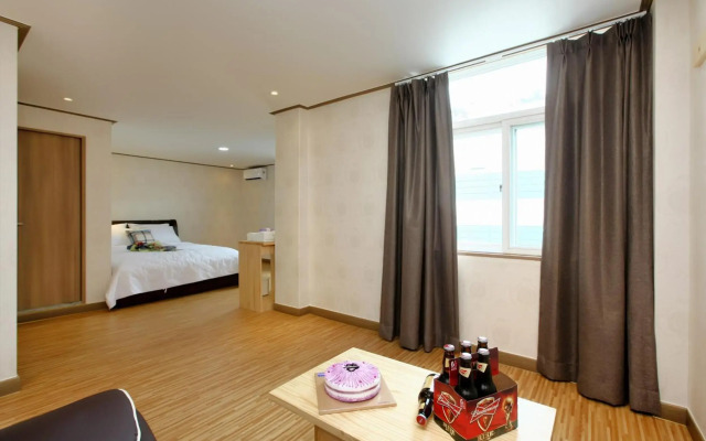 Traum Hotel & Condo