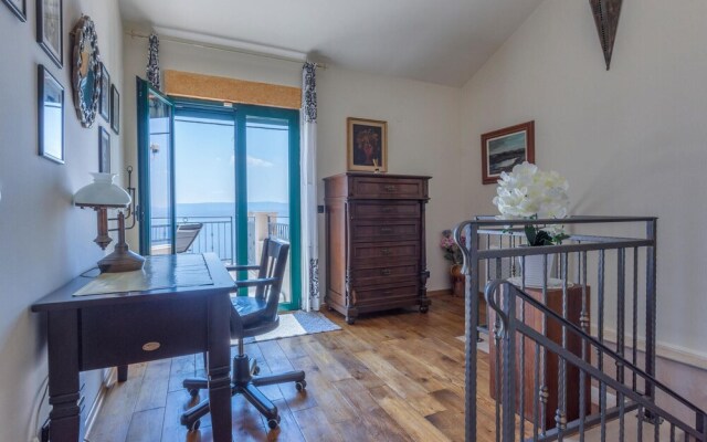 Beautiful Home in Mimice With Wifi and 3 Bedrooms