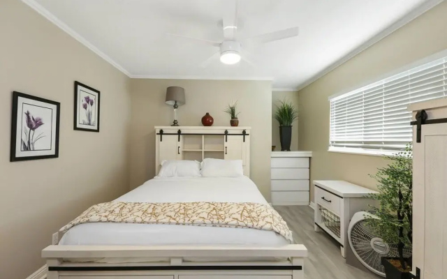 Upper Beach Front Escape Unit B