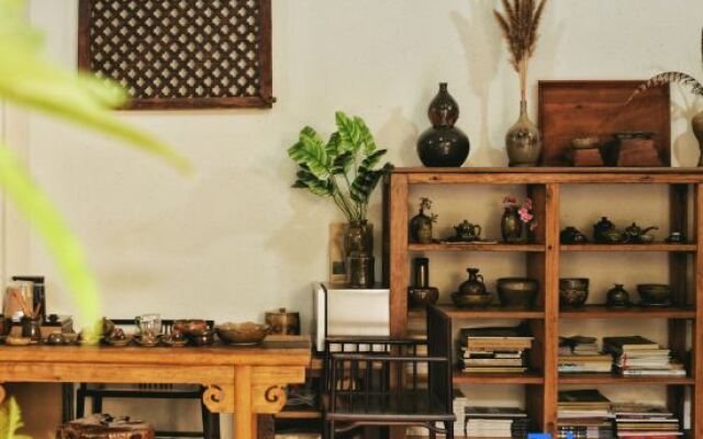 You Tao Qi • Purple Pottery Master • Artist • Sculptor Serene Homestay Courtyard Artistic Stay