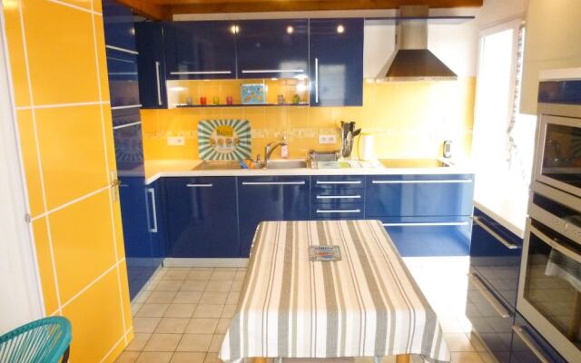 Maison grand jardin et vue sur mer